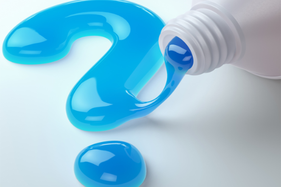 Pasta dental saliendo del tubo formando signo de interrogación